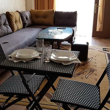 Nino Apartment On Pirosmani Batumi Ngoại thất bức ảnh
