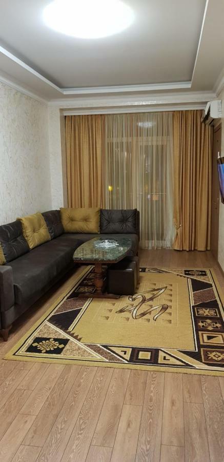 Nino Apartment On Pirosmani Batumi Ngoại thất bức ảnh